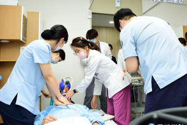 실제 상황처럼 신속하고 정확하게, 굳센병원 CPR 모의…